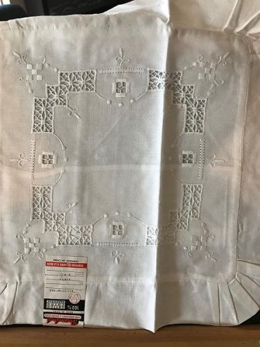 14" Trellis pillow sham with pleated corners
